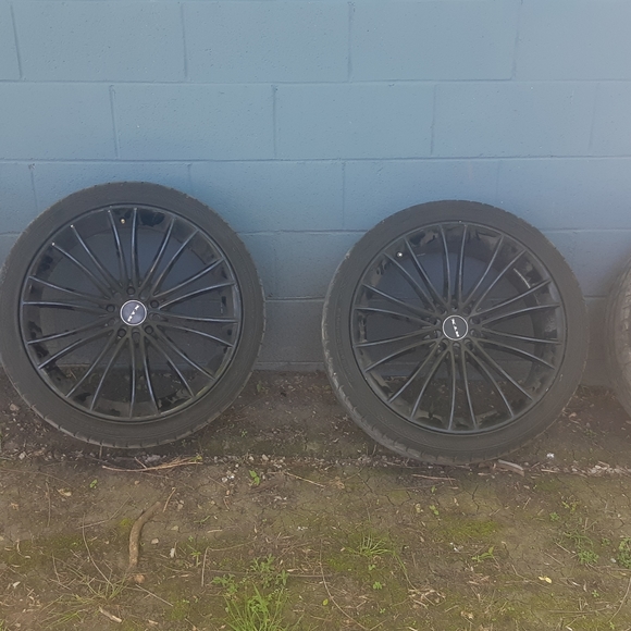 19 inch rims - Picture 2 of 4